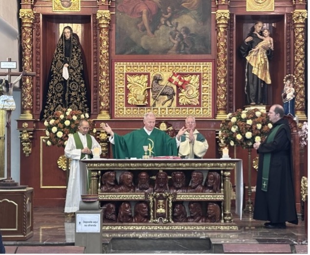 After their meeting, board members gathered for Mass at Parroquia Votiva Reforma.